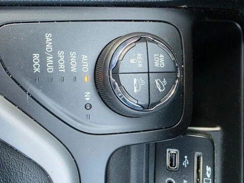 Used 2016 Jeep Cherokee Trailhawk w/ Cold Weather Group AWD/4WD image 23
