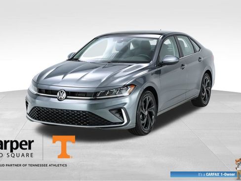 Used 2025 Volkswagen Jetta SE w/ Sunroof Package FWD image 1