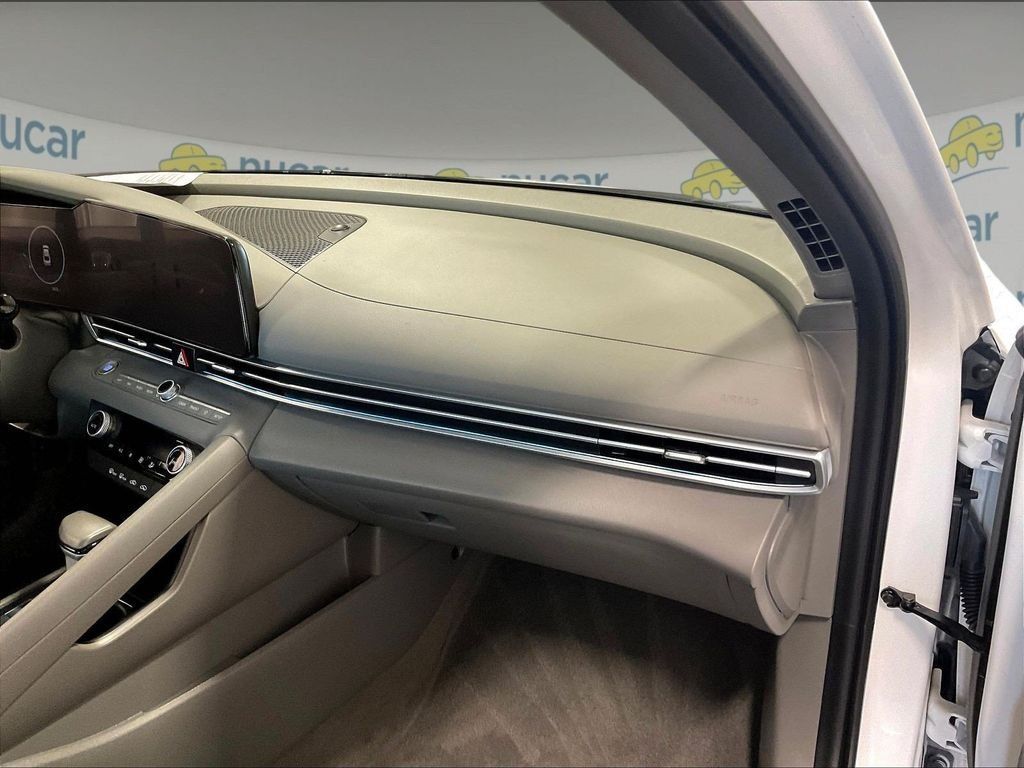Used 2025 Hyundai Elantra SEL FWD image 7