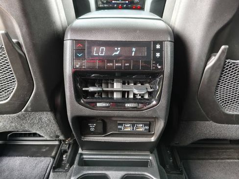 Used 2023 Jeep Grand Cherokee L Limited w/ Luxury Tech Group II AWD/4WD image 15