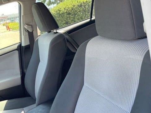 Used 2015 Toyota RAV4 LE FWD image 10