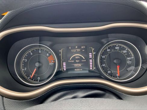 Used 2016 Jeep Cherokee Sport FWD image 25