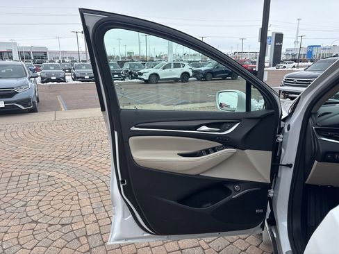Used 2020 Buick Enclave Premium w/ Sun and Sites Package AWD/4WD image 10