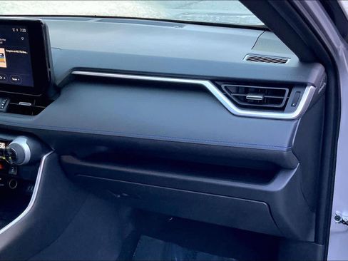 Used 2025 Toyota RAV4 XSE w/ Weather Package image 19