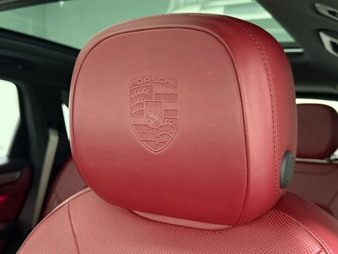 Used 2022 Porsche Cayenne Platinum Edition image 17