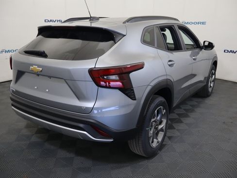 New 2026 Chevrolet Trax LT w/ Driver Confidence Package FWD image 6