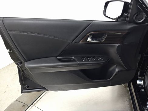 Used 2016 Honda Accord EX image 12