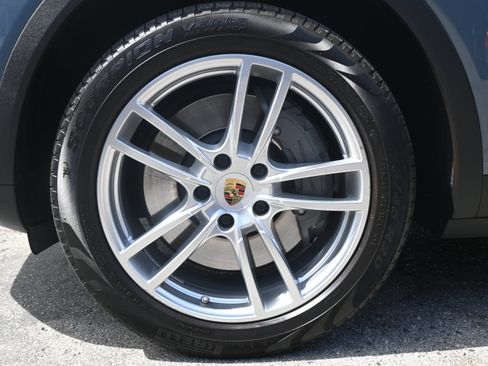 Used 2019 Porsche Cayenne S AWD/4WD image 11