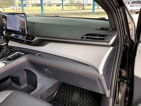 Used 2023 Toyota Sienna XSE image 19