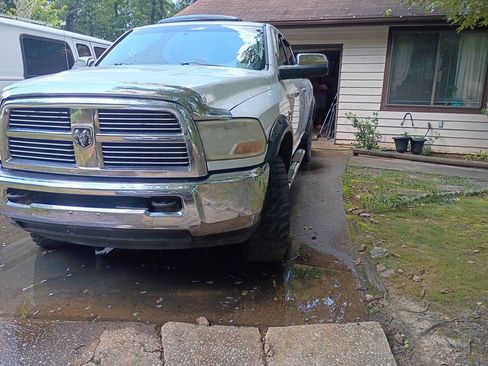 Used 2010 Dodge Ram 2500 Truck SLT image 3