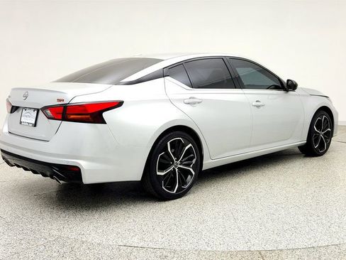 Used 2024 Nissan Altima 2.5 SR w/ SR Premium Package FWD image 5