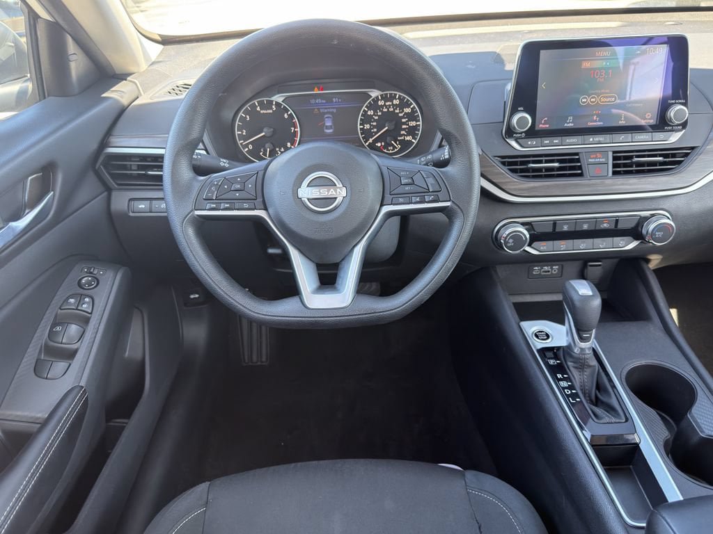 Used 2025 Nissan Altima 2.5 SV FWD image 14