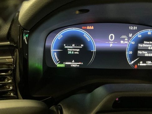 Used 2025 Toyota Camry XLE image 16