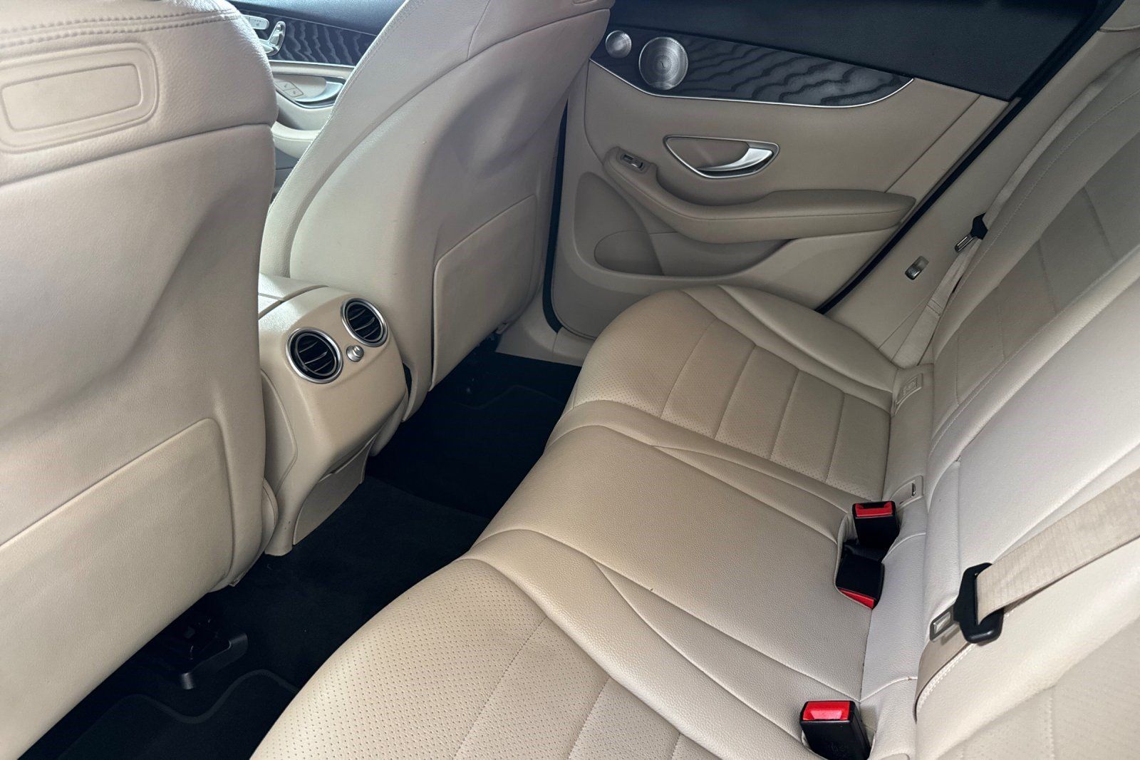 Used 2018 Mercedes-Benz GLC 300 4MATIC image 15