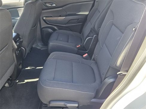 Used 2023 GMC Acadia SLE w/ Driver Convenience Package FWD image 6