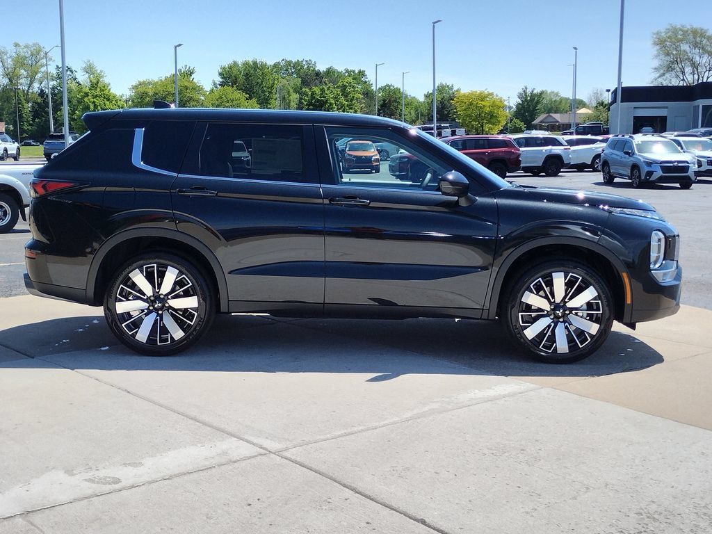 New 2026 Mitsubishi Outlander SE AWD/4WD image 14