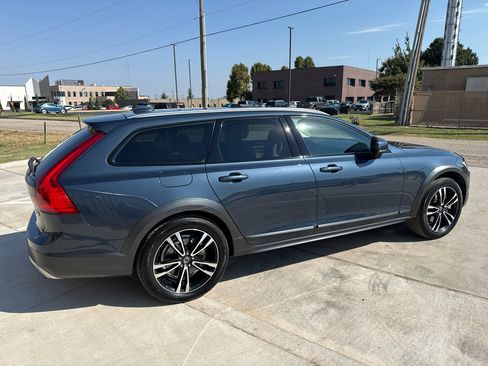 Used 2018 Volvo V90 T5 Cross Country w/ Convenience Package image 9
