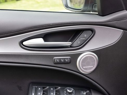 Used 2024 Alfa Romeo Stelvio Veloce image 21