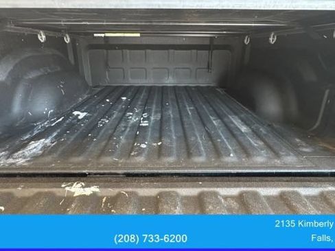 Used 2019 RAM 1500 Classic SLT w/ Black Appearance Group AWD/4WD image 14