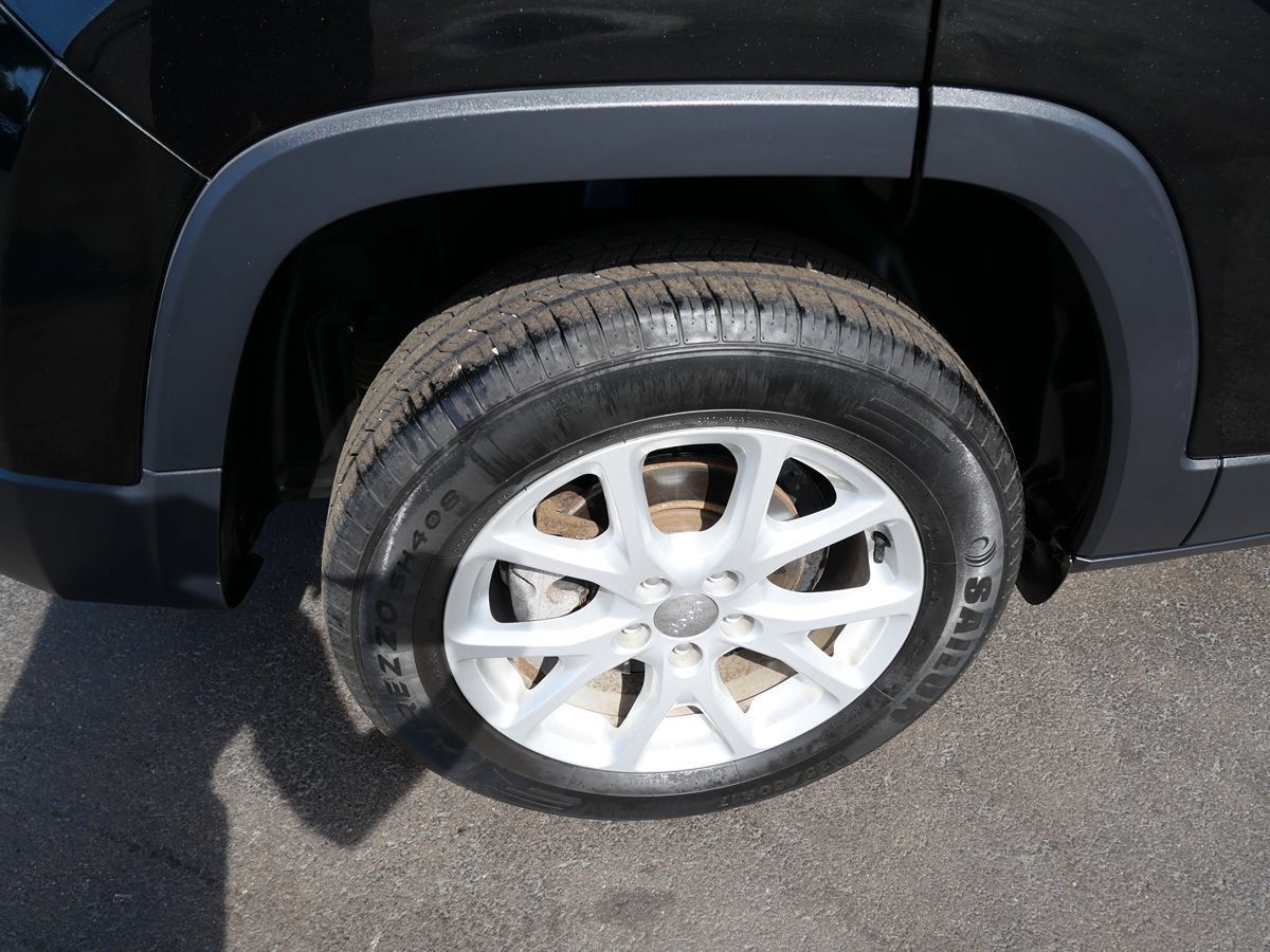 Used 2016 Jeep Cherokee Latitude FWD image 35