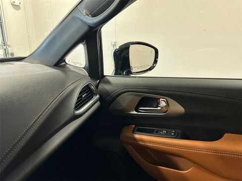 New 2026 Chrysler Pacifica Pinnacle image 25