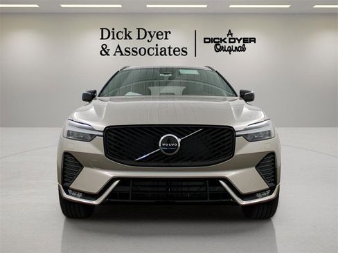 New 2026 Volvo XC60 B5 Core w/ Protection Package Premier image 8