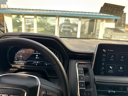 Used 2024 GMC Yukon SLE w/ Gmc Pro Safety Plus Package image 17