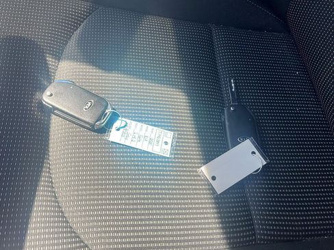 Used 2020 Kia Forte LXS FWD image 8