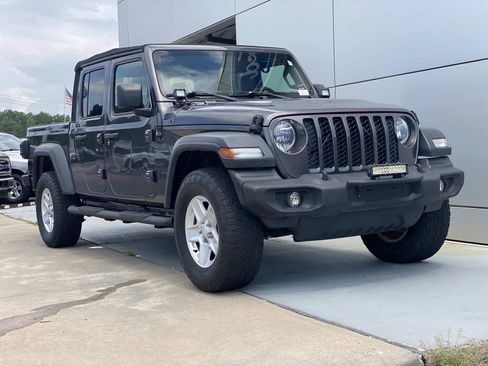 Used 2020 Jeep Gladiator Sport w/ Quick Order Package 24S AWD/4WD image 2