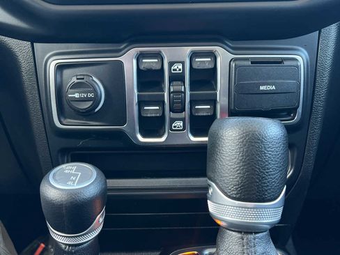 Used 2019 Jeep Wrangler Unlimited Sport S image 34