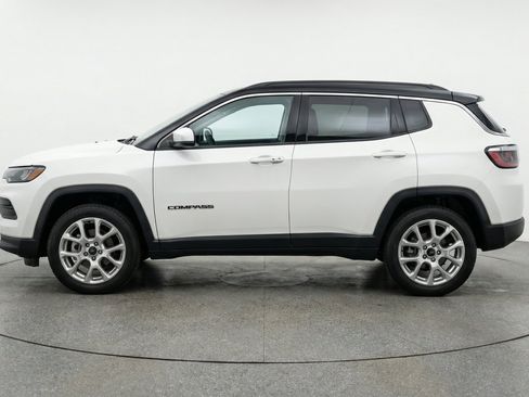 Used 2025 Jeep Compass Limited AWD/4WD image 5