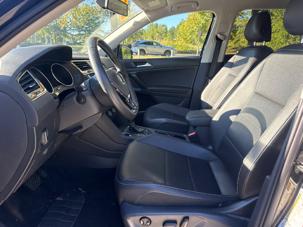 Used 2021 Volkswagen Tiguan SE FWD image 12
