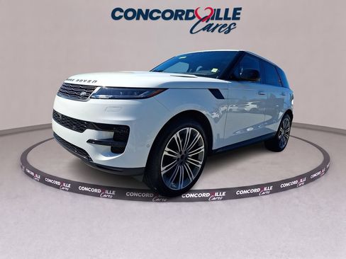 Used 2025 Land Rover Range Rover Sport SE AWD/4WD image 3