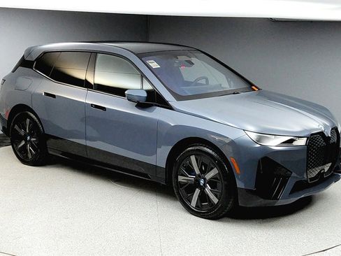 Used 2025 BMW iX xDrive50 w/ Premium Package image 13