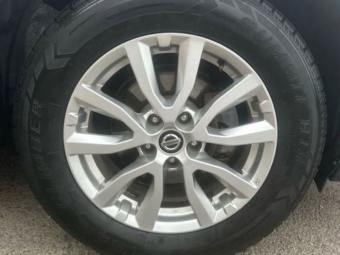 Used 2018 Nissan Rogue SV image 27