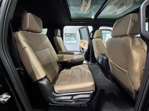 Used 2024 Chevrolet Suburban Premier w/ Premium Package AWD/4WD image 14