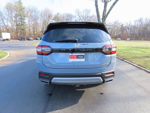 New 2025 Honda Pilot Touring image 5