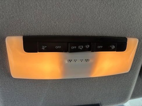 Used 2021 Nissan Kicks SV FWD image 32