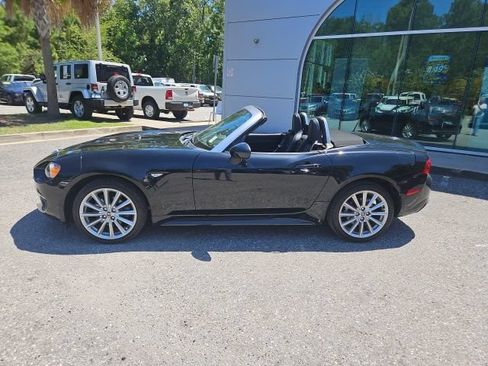 Used 2017 FIAT 124 Spider Lusso RWD image 3