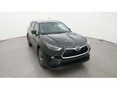New 2026 Toyota Highlander XLE image 14