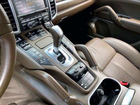 Used 2013 Porsche Cayenne Turbo AWD/4WD image 16