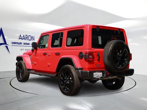 Used 2025 Jeep Wrangler Unlimited Sahara image 2