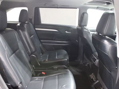 Used 2015 Toyota Highlander XLE image 30