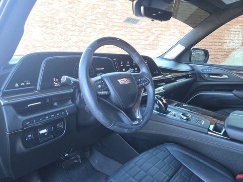 Used 2024 Cadillac Escalade Sport Platinum w/ LPO, ONYX Package image 8