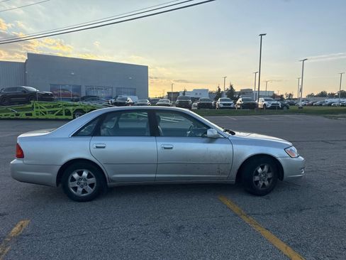 Used 2000 Toyota Avalon XL w/ Option Pkg 3 FWD image 26