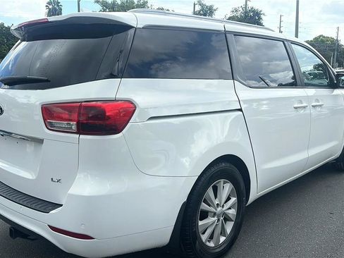 Used 2016 Kia Sedona LX w/ LX Convenience Package FWD image 8