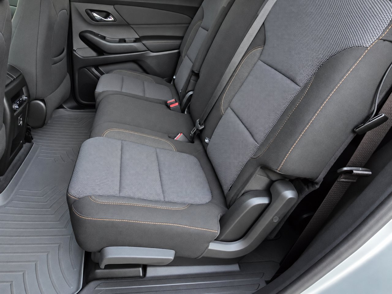 Certified 2021 Chevrolet Traverse LS FWD image 23