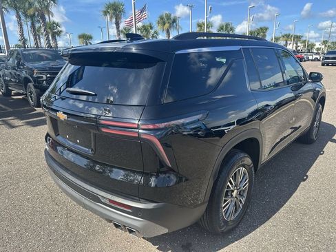 Used 2025 Chevrolet Traverse LT FWD image 16