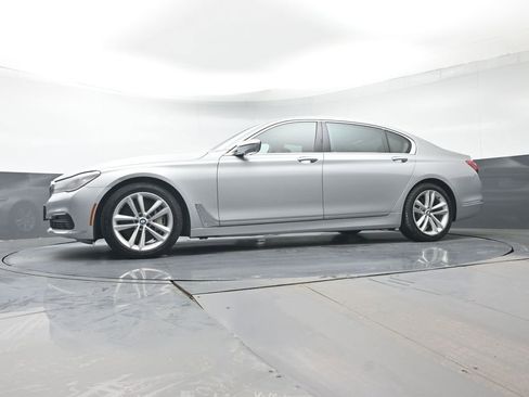 Used 2016 BMW 750i xDrive image 28