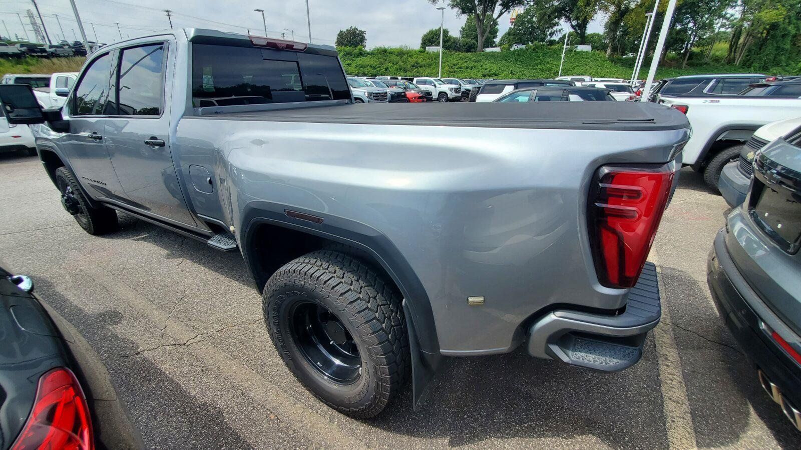 Used 2025 GMC Sierra 3500 Denali Ultimate AWD/4WD image 8